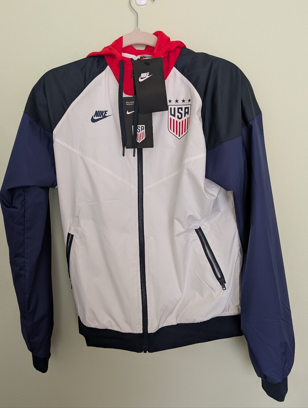 Nike USWNT USA Soccer Windrunner Jacket Women’s L NWT Red White Blue